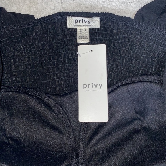 Privy Naomi Blouse Black Cold Shoulder Crop NWT - Picture 5 of 6